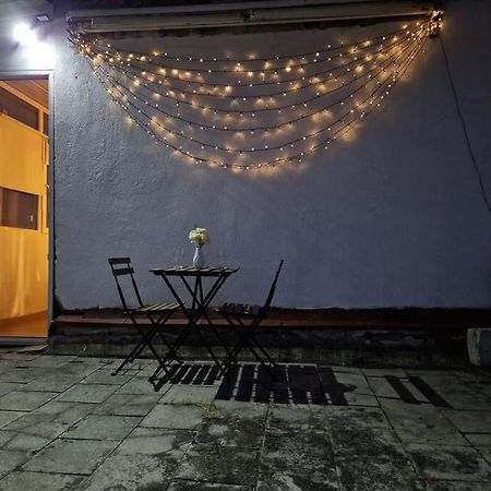 Charming Apartment With Private Terrace Bukarest Kültér fotó