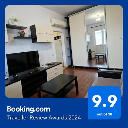 Charming Apartment With Private Terrace Bukarest Kültér fotó