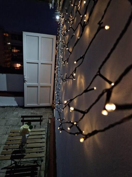 Charming Apartment With Private Terrace Bukarest Kültér fotó