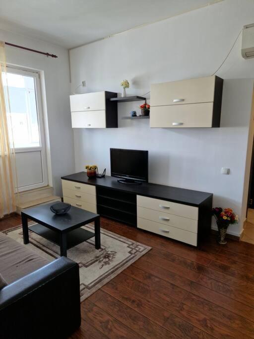 Charming Apartment With Private Terrace Bukarest Kültér fotó