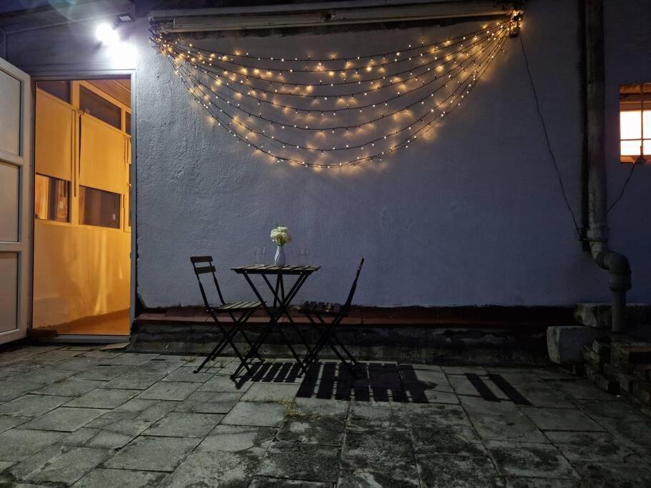 Charming Apartment With Private Terrace Bukarest Kültér fotó