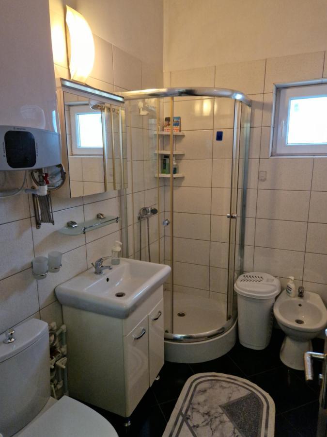 Charming Apartment With Private Terrace Bukarest Kültér fotó