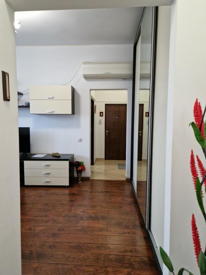 Charming Apartment With Private Terrace Bukarest Kültér fotó